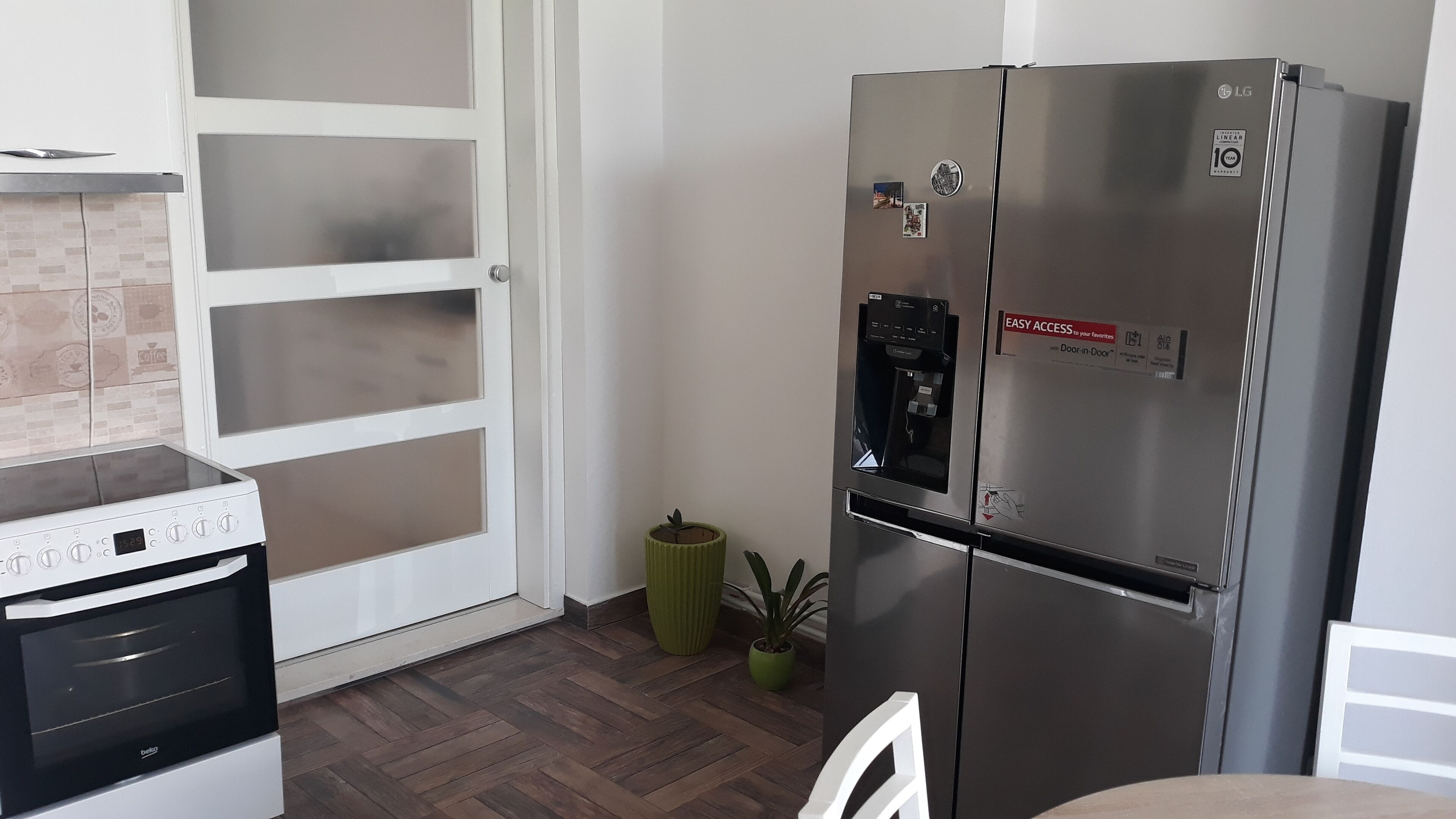 Kühlschrank, Mikrowelle, Herdplatte, Geschirrspüler