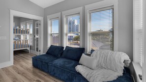 4 bedrooms, iron/ironing board, free WiFi, bed sheets - Gulf Views, Near to Beach, 4 Bikes, Community Pool + Attraction Tickets! (Santa Rosa Beach)