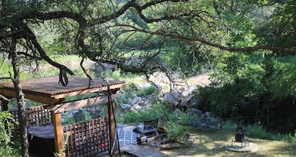 Blanket Salt Creek Ranch cottage on the creek