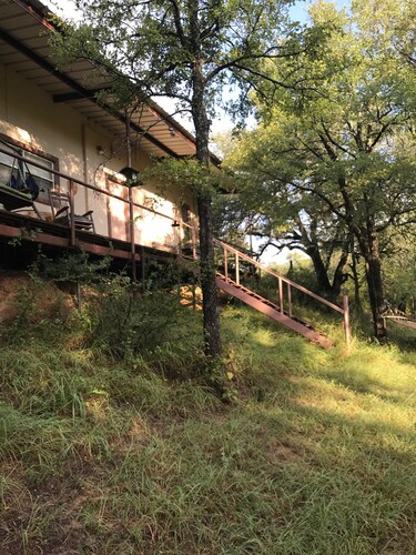 Blanket Salt Creek Ranch cottage on the creek