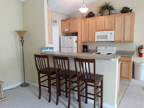 Microwave, dishwasher, coffee/tea maker, cookware/dishes/utensils - Amazing Wildwood Getaway!!! (Wildwood)