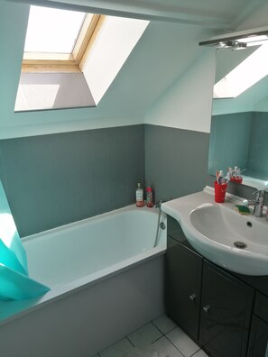 Bathtub, towels, toilet paper