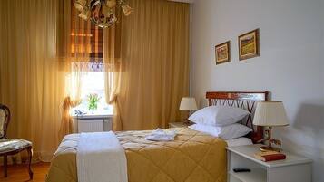 Camera singola (Life) | Minibar, una scrivania, ferro/asse da stiro, Wi-Fi gratuito