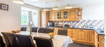 Well Farmhouse - UK11880