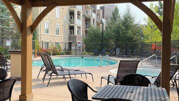 Outdoor pool, a heated pool