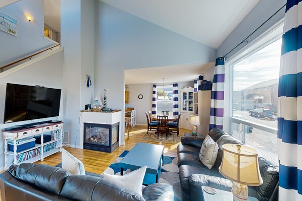 Fernseher, Kamin, Videospielkonsole, DVD-Player