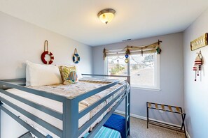 3 Schlafzimmer, Schreibtisch, Bügeleisen/Bügelbrett, WLAN