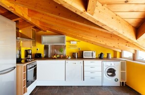 Fridge, microwave, oven, dishwasher - Luxury Loft - Diamante beachfront suites (Sikia Xylokastro)