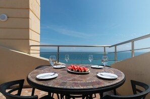 Outdoor dining - Luxury Loft - Diamante beachfront suites (Sikia Xylokastro)