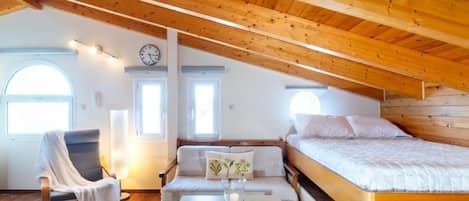 Iron/ironing board, free WiFi, bed sheets