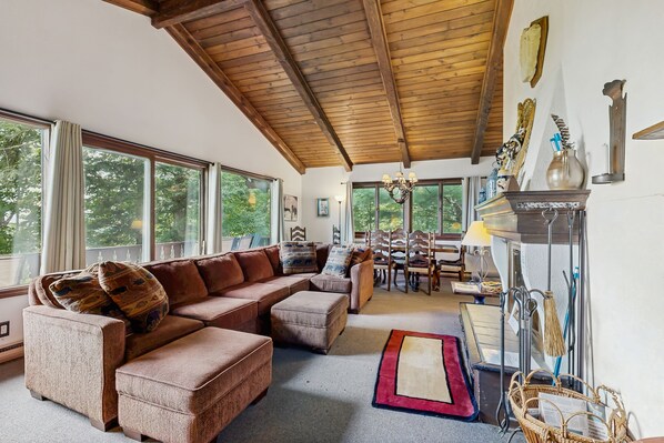 TV, DVD player, books, video library - Dog-friendly home with stunning views & balcony, near Cannon Mountain (Franconia)