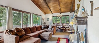 Hondvriendelijk huis met een prachtig uitzicht en balkon, in de buurt van Cannon Mountain!