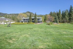 Exterior - Ski Hill home w/ stunning views & hot tub! (Leavenworth)