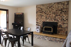 Dining - Ski Hill home w/ stunning views & hot tub! (Leavenworth)
