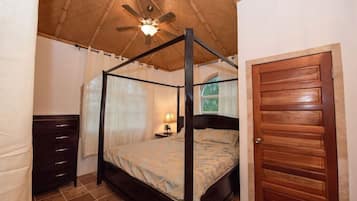 6 habitaciones, tabla de planchar con plancha y cuna de viaje