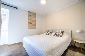 1 bedroom, desk, soundproofing, iron/ironing board