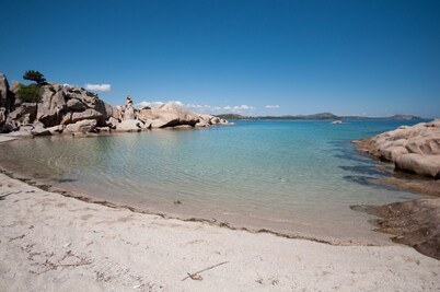 Apartment with garden and wi-fi in residence with swimming pool