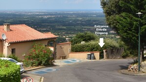 A residential area with a house, a car, and a view of the landscape. - Villa Josephine: Above the vine yards overlooking the sea,  big terrasse & pool (Laroque-des-Albères)