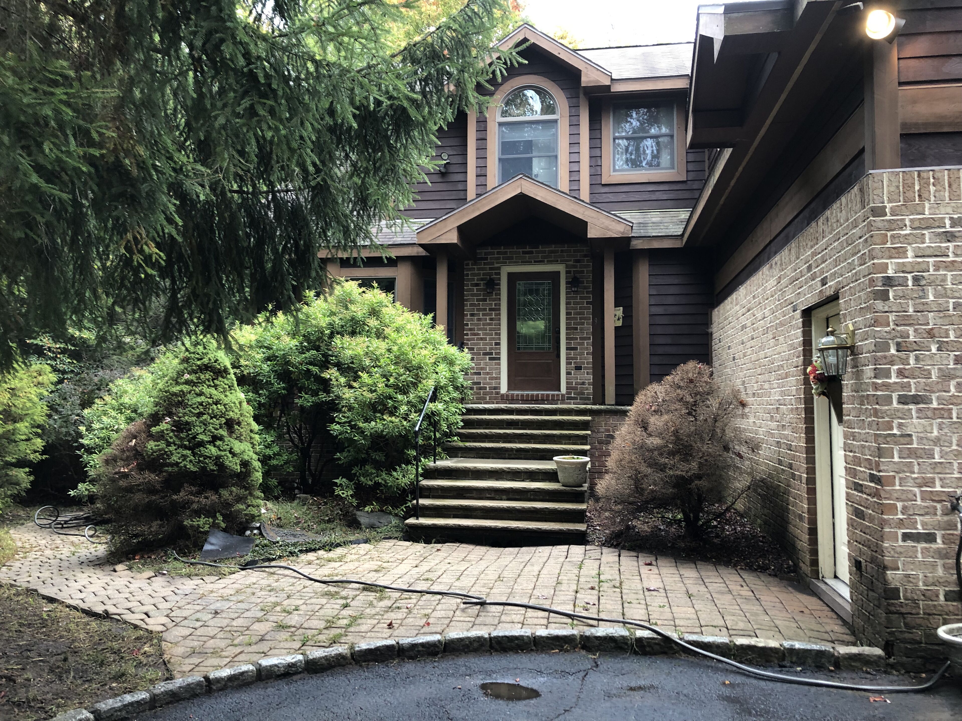 BEAUTIFUL SPACIOUS MOUNTAIN HOME WITH JACUZZI & FIRE PIT