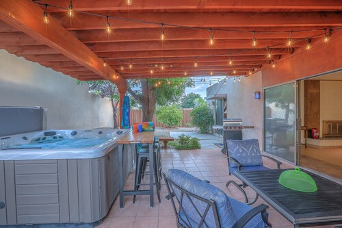 The "Sun Flower"  a Mid-Century Modern Vacation Home