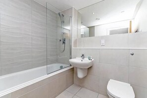 シャワー付き浴槽、タオル