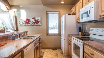 冰箱、微波炉、烤箱、炉灶