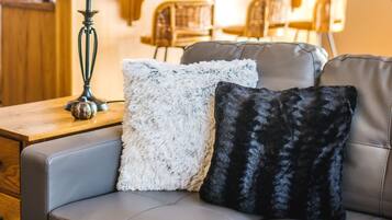 智能电视、壁炉、桌上足球