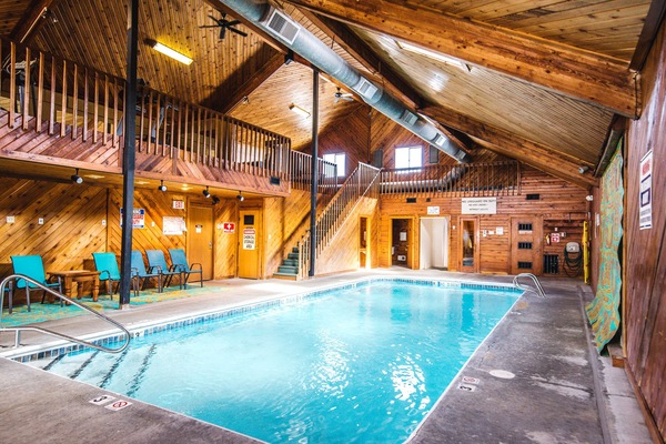 Een binnenzwembad, een verwarmd zwembad
