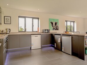 Oppvaskmaskin og fryser