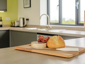 Dishwasher, freezer - 2 bedroom accommodation in Stone Allerton, near Cheddar (Stone Allerton, near Cheddar)