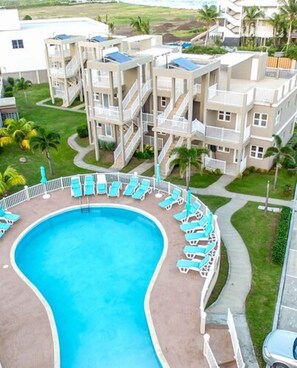 Outdoor pool - Imperial Bay Residences (Basseterre)