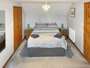 2 عدّة غرف نوم وواي فاي مجانًا وملاءات أسرّة