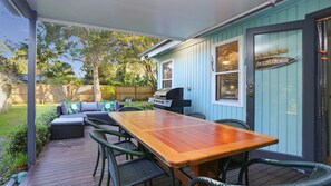 Outdoor dining - Bella Luca - Pet Friendly Home (Hawks Nest)