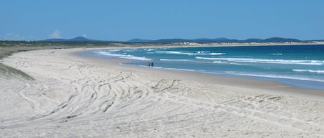 Una playa cerca