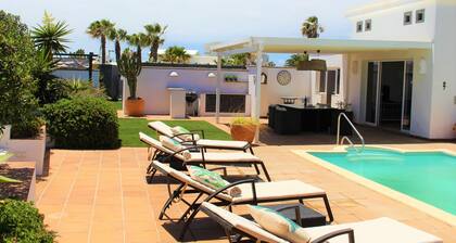 Neu ab Juli 2019 - wunderschöne Villa mit privatem Pool