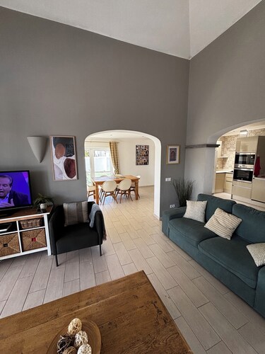 Neu ab Juli 2019 - wunderschöne Villa mit privatem Pool 