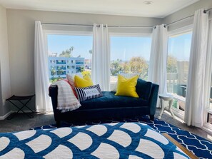 3 bedrooms, desk, iron/ironing board, WiFi