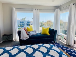 3 bedrooms, desk, iron/ironing board, WiFi