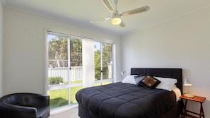 4 bedrooms, bed sheets