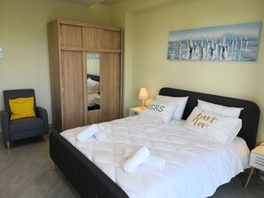 2 quartos, ferros/tábuas de passar roupa, Wi-Fi, roupa de cama