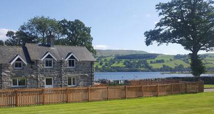 3 bedroom accommodation in Bala