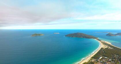 Sandy Shores - Hawks Nest Holiday Home