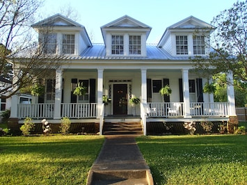 Walton-Kennedy Home | Built 1834