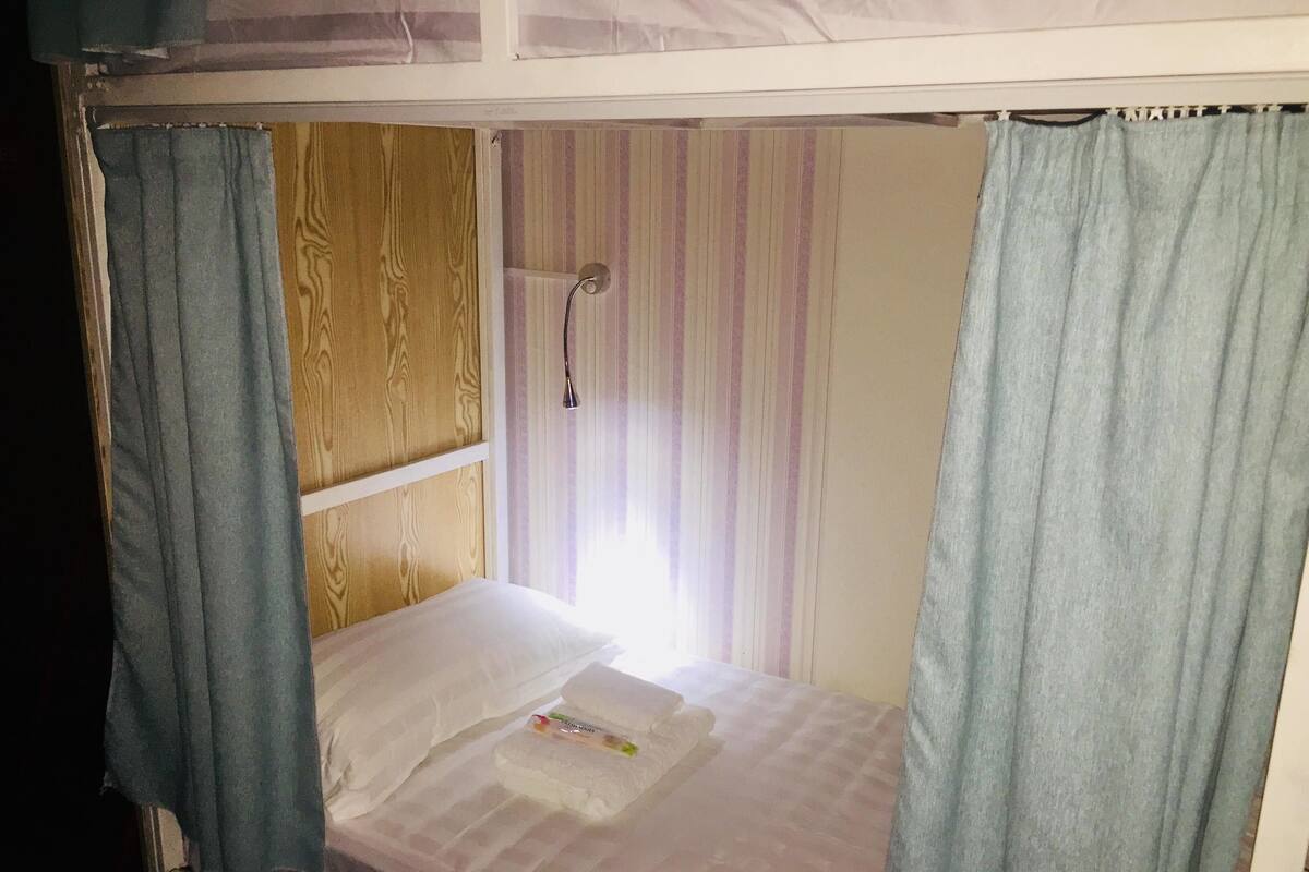 Minibar, caja de seguridad en la habitación y wifi gratis