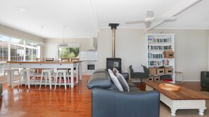 Televisio, takka, DVD-soitin