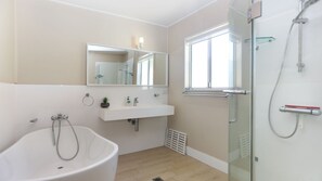 Bathtub - Riverwatch - directly opposite the Myall River (Winda Woppa)
