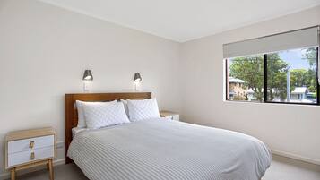 2 bedrooms, iron/ironing board, free WiFi