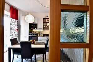 Dining - Modern apartment between Milan and Como (Cogliate)