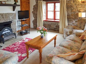 Fireplace - 3 bedroom accommodation in Trewellard, near Penzance (Trewellard, near Penzance)