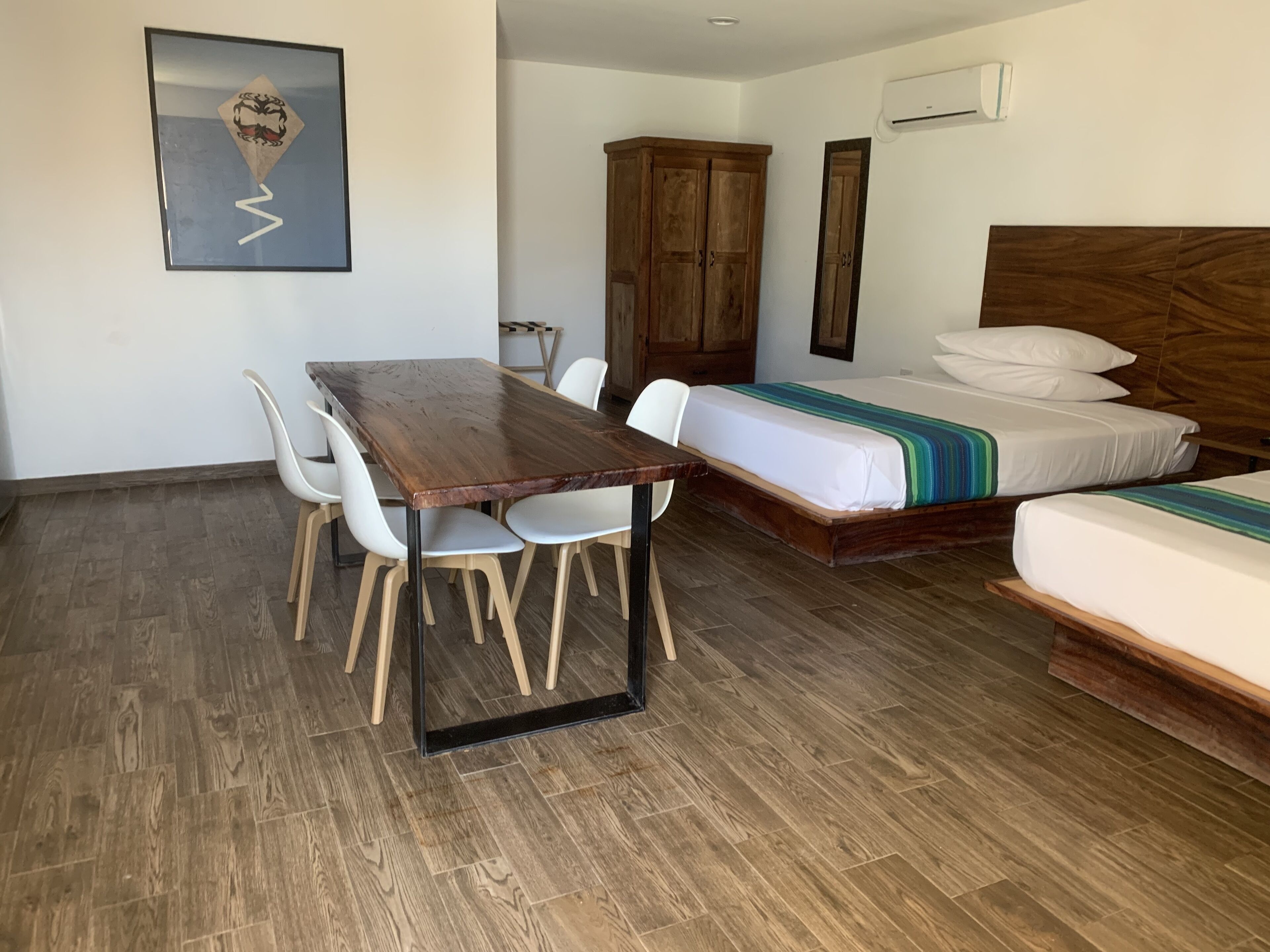 deluxe twin room, beach view | 1 bedroom, minibar, desk, blackout curtains